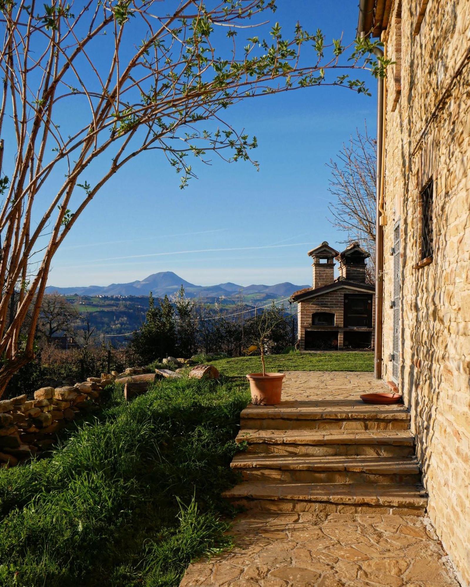 B&B Nel Vigneto Castelplanio Exterior foto